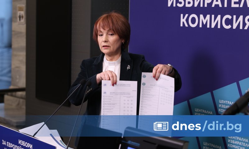 Комисията реши хартиените бюлетини и на лицевата страна да бъдат