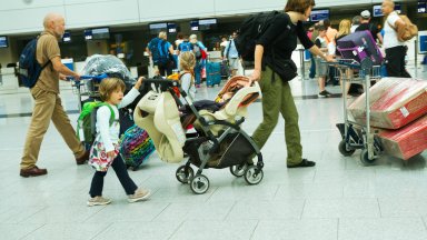 Откриха 73 килограма златни кюлчета в бебешка количка на летище "Истанбул" 
