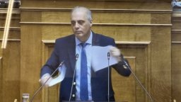 Лидерът на гръцка националистическа партия скъса Преспанския договор в парламента