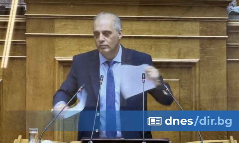 Действията на Велопулос бяха в отговор на кризата в отношенията