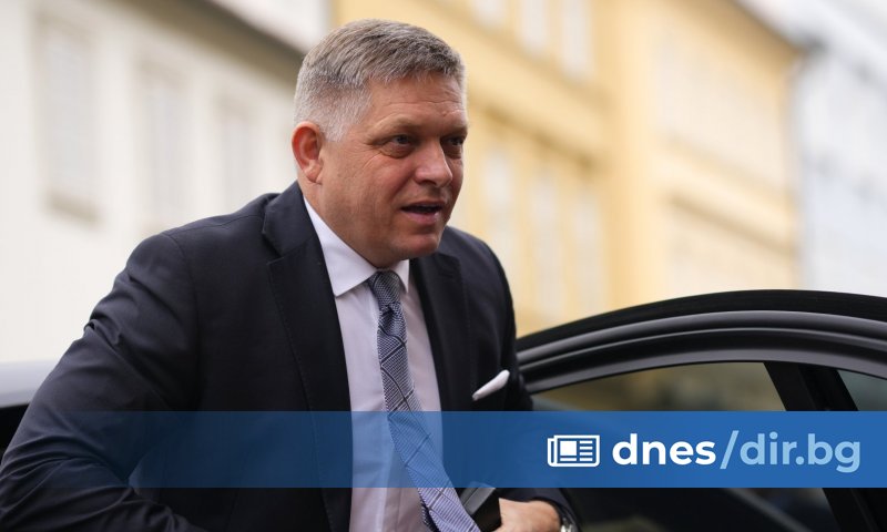 Сега хирурзите се борят за живота му след опита за