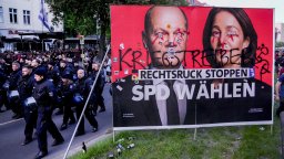 Насилието срещу политици в Германия ескалира, връща спомена за най-мрачната история на страната