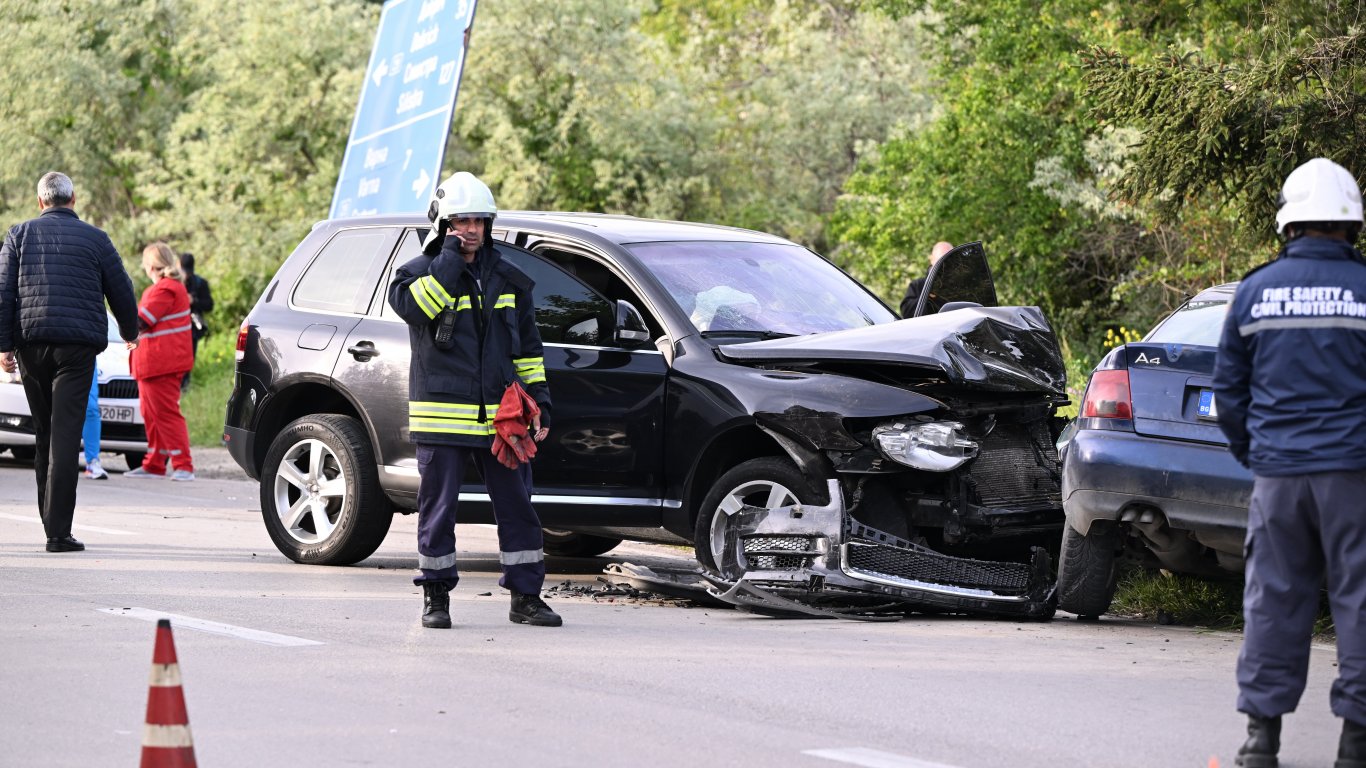 Слави Трифонов с 13 въпроса за катастрофата с Кирил Петков и извод, че "няма такава държава"