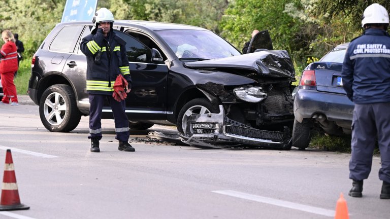 Прокуратурата наема и геодезисти за катастрофата с колата на НСО край Аксаково