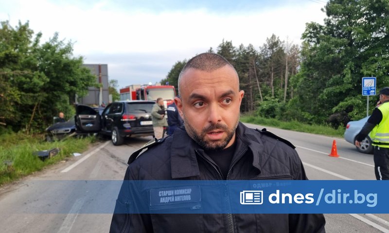 Автомобилът е излязъл от второстепенен път. Катастрофата е с кола