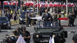 27 дни платена ваканция с армията: Полша стяга цивилните за бой