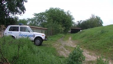 Мотивът според разследващите е скарване между двамата заради часовник собственост