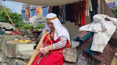 Зрителите могат да се насладят на кратка сценка от римски