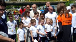 Близо 1000 деца от цяла България се включиха в инициативата  "Спортувай с президента" (снимки)