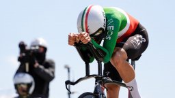 Италианският Топ Гън удари Погачар и спечели поредния си "часовник" на "Джирото"