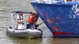 Двама загинали и петима в неизвестност след сблъсък на плавателни съдове в река Дунав северно от Будапеща