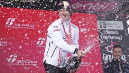 Погачар покори Алпите с кралска победа в кралския етап