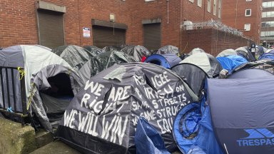 Втората група хора в палатките са мигранти друг от