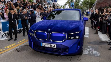 BMW XM дебютира на филмовия фестивал в Кан покрито с кадифе
