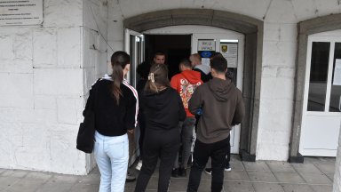Хиляди зрелостници на втора матура, само 44 от тях са избрали физика