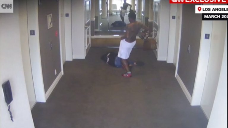 CNN пусна видео как Шон "Диди" Комбс биe приятелката си в хотел през 2016 г.