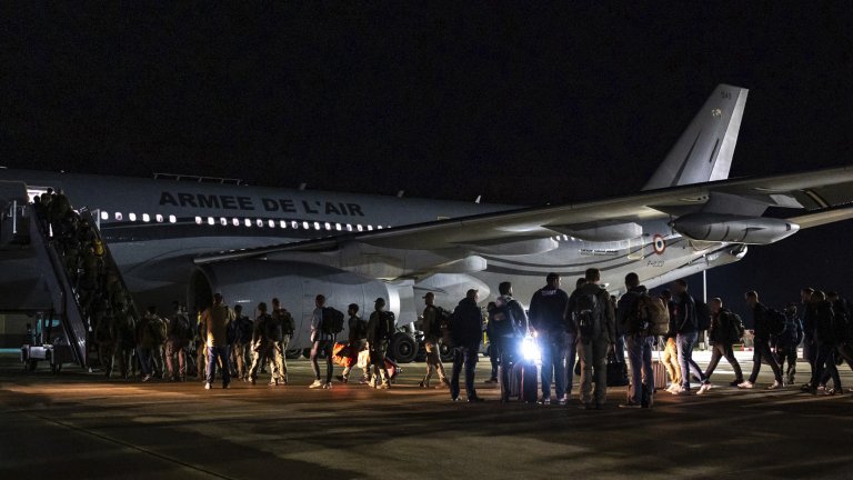  Австралия и Нова Зеландия изпращат евакуационни полети до Нова Каледония