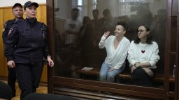 Изправиха пред съда руски театралки, обвинени, че с пиесата си оправдават тероризма