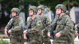 В Благоевград изпратиха още над 100 военни за участие в КФОР (снимки)