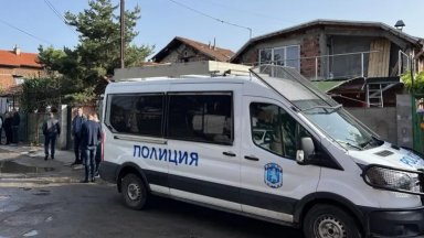 В целия квартал полицейското присъствие е засилено Няколко от улиците