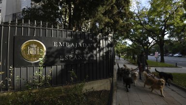 От своя страна аржентинският президент Хавиер Милей заяви че няма