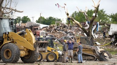 На кадри от Грийнфийлд се виждат огромни щети къщи превърнати