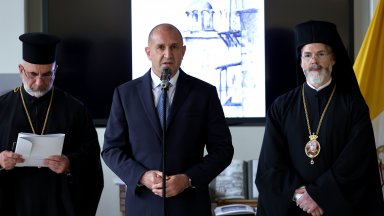 Държавният глава е на двудневно посещение във Ватикана и Италианската