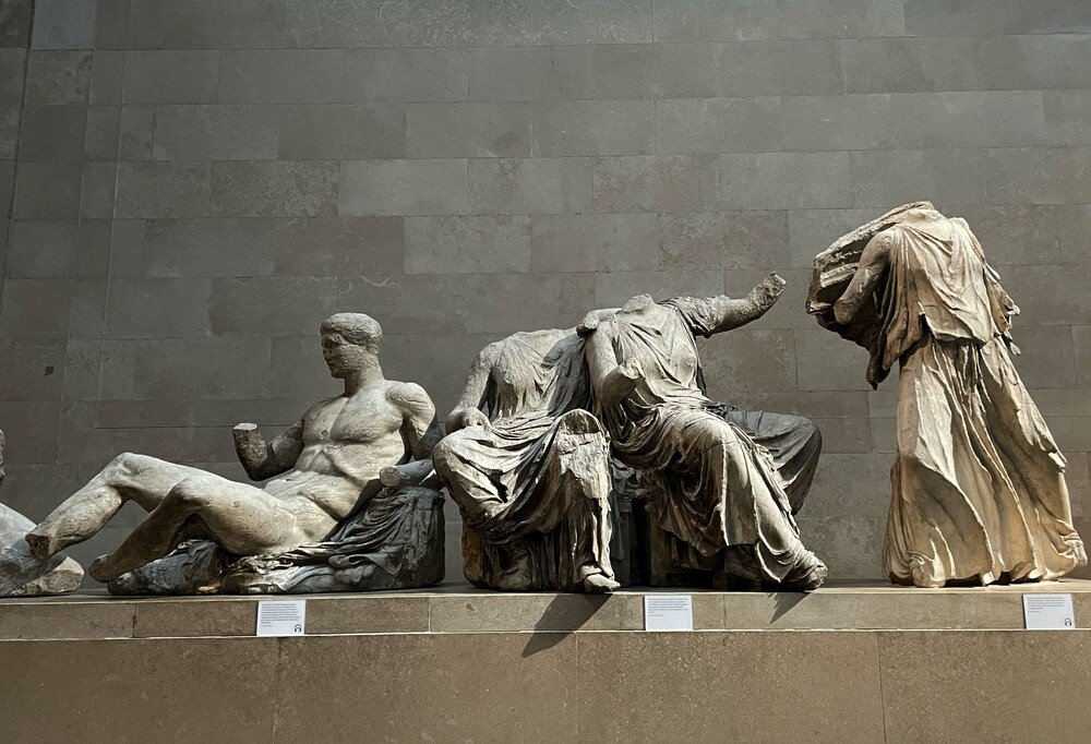 Част от скулптурите от фронтона на Партенона, изложени в Британския музей