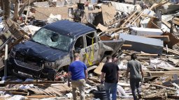 Пет са жертвите на торнадото в Айова, опустошило цял град