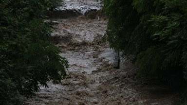 Обилните дъждове продължават, частично бедствено положение в община Божурище