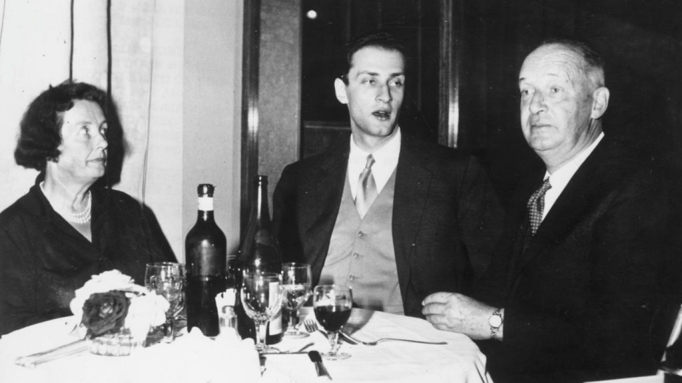 Семейство Набокови празнуват оперния дебют на Дмитри - 1962 г.