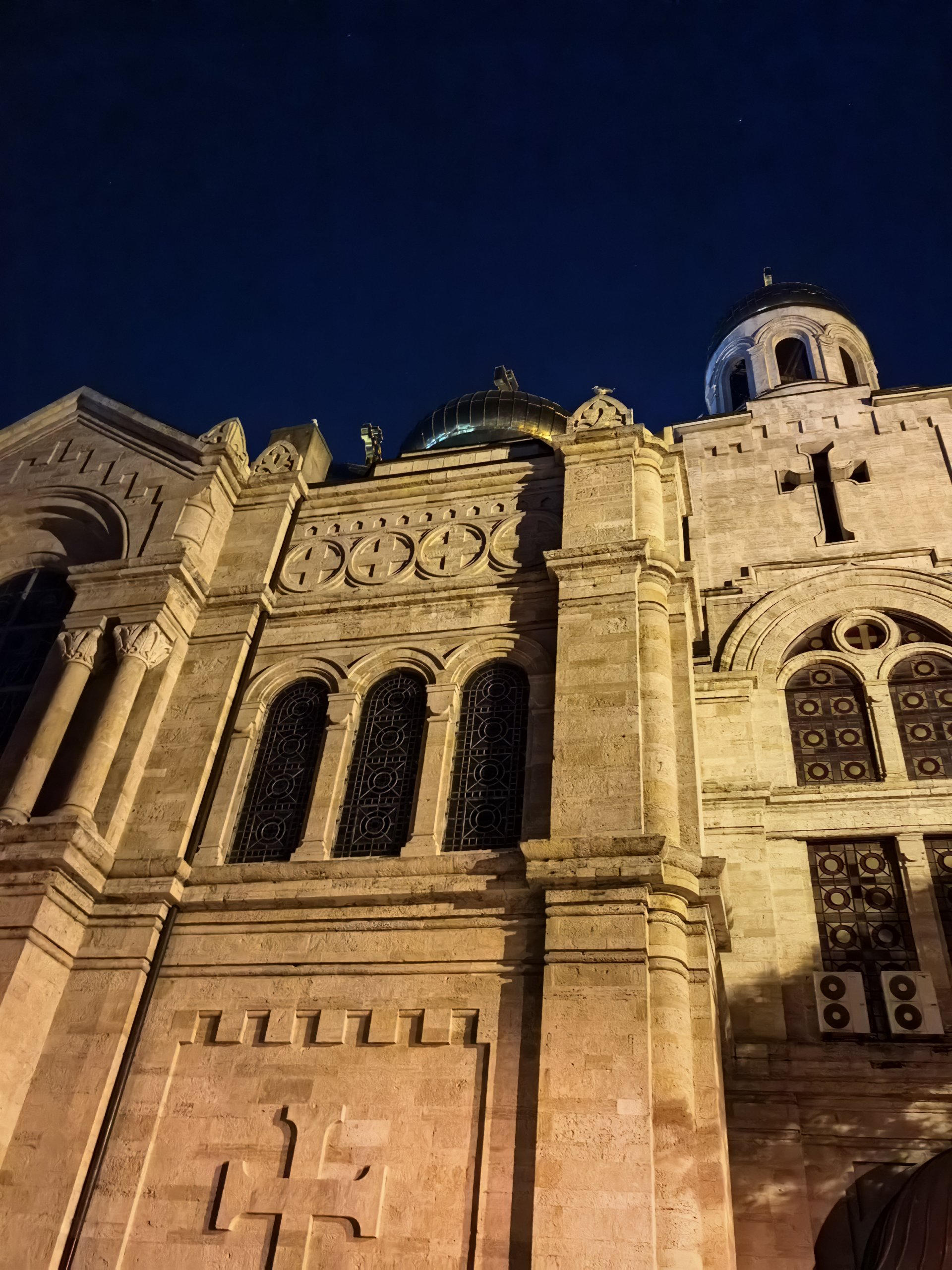 Катедралата във Варна през погледа на Huawei Pura 70 Ultra 