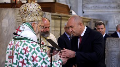 Румен Радев разговаря с папата за Украйна и Газа, посети и базиликата "Сан Клементе" (снимки)