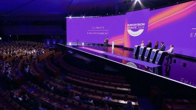 На живо в Dir.bg: Предизборният дебат на основните кандидати за председател на ЕК