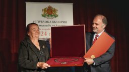 Министър Найден Тодоров отличи над 80 артисти и дейци на културата за приноса им за развитието на българската духовност