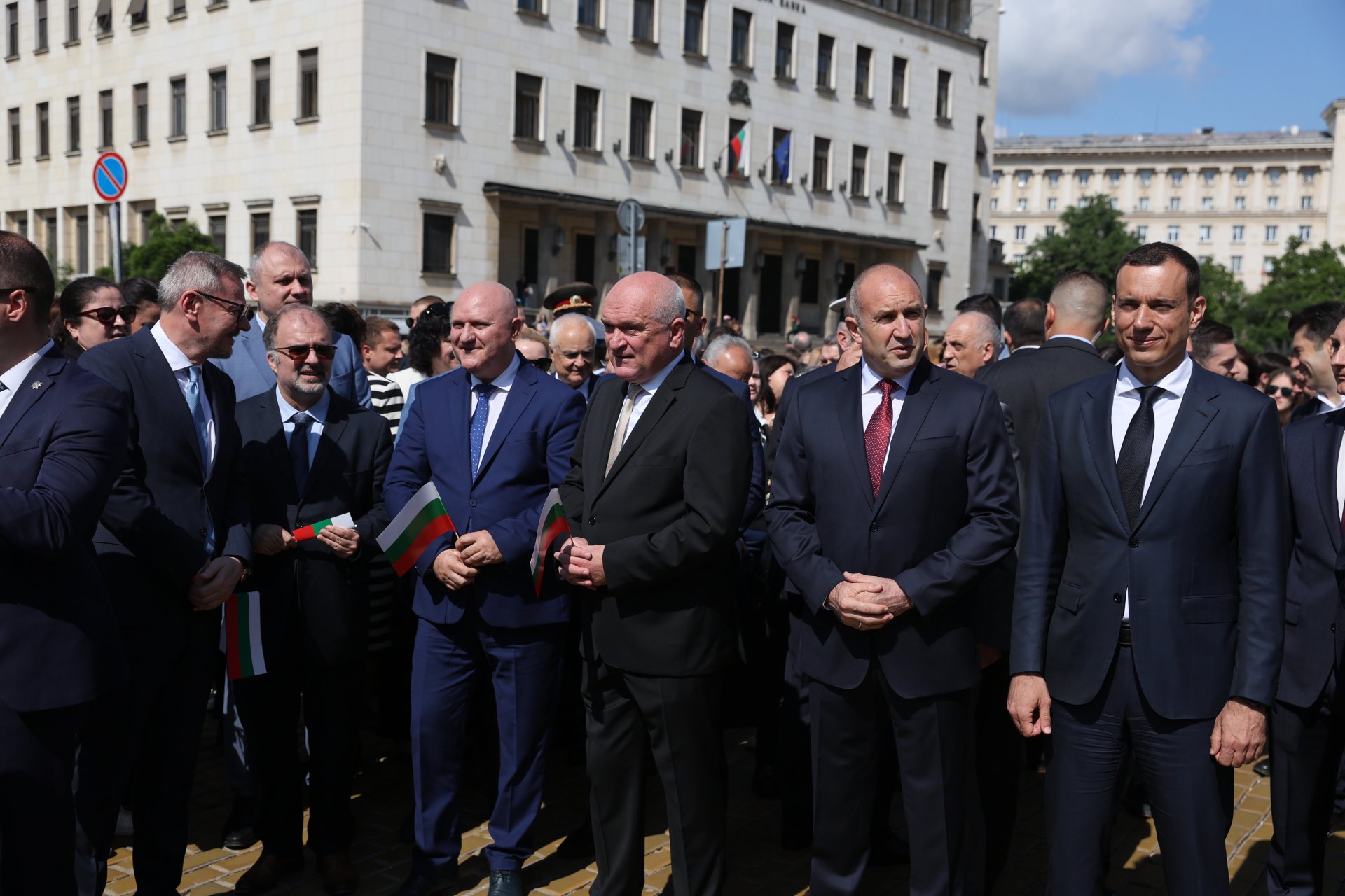 Министрите Найден Тодоров и Галин Цоков, премиерът Димитър Главчев, президентът Румен Радев и кметът Васил Терзиев по време на празника