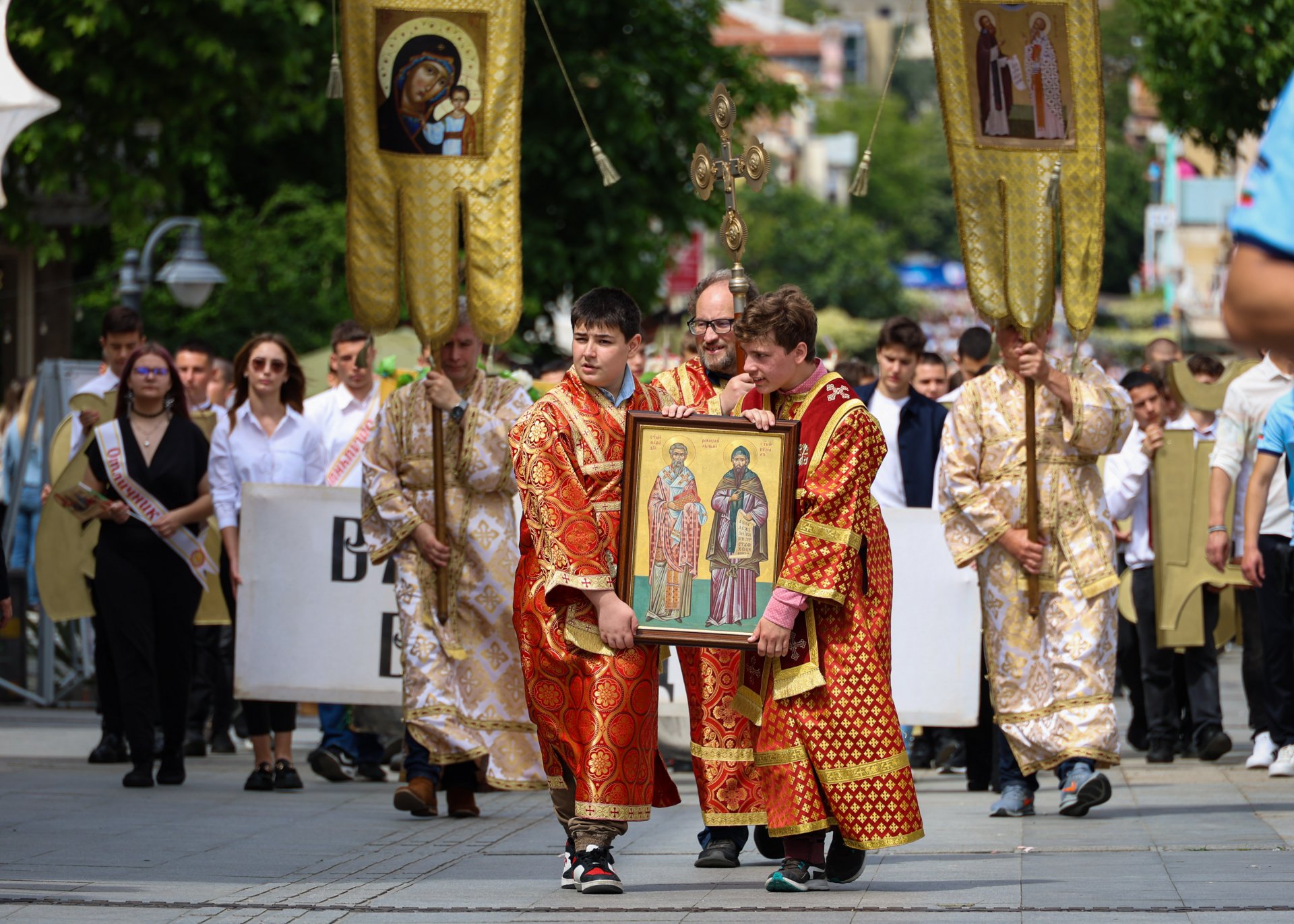  Празнично шествие в Перник