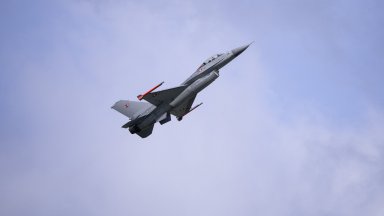 Украйна ще получи повече от 60 самолета F-16 от 4 страни