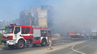 Голям пожар избухна в Западната промишлена зона на Варна (снимки)