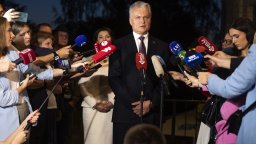 Президентът на Литва обяви победата си на изборите, съперничката му призна поражението си