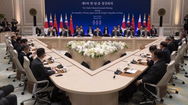 В Сеул започна среща между лидерите на Южна Корея, Китай и Япония