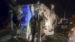 Четирима загинаха и десетки бяха ранени в Перу след сблъсък между влак и автобус