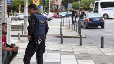 29 годишният Исмани е известен сред по младите фенове на естрадата освен това