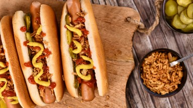 Месо от кучета или просто градска легенда: Как хотдогът получава своето име
