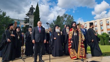 В присъствието на митрополити от Българската православна църква духовници монаси