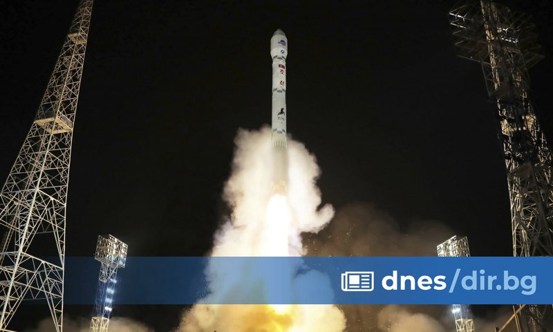 Ракетата носител се е взривила по време на полета, като