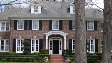 Продават емблематичната къща на семейство Маккалистър от "Сам вкъщи" 