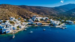 Гръцкият остров Аморгос е като Санторини, но без туристи