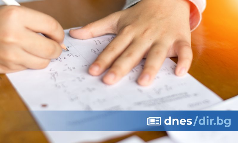 Учениците решаваха тест от 25 задачи, от които 18 бяха
