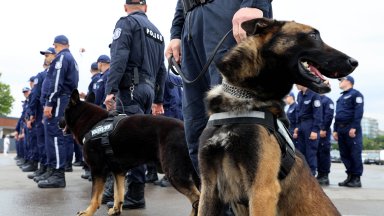 105 полицаи положиха клетва във Варна, преди да влязат в редиците на МВР (снимки)